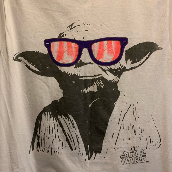 Star Wars tee, Yoda wearing shades - Picture 2 of 4